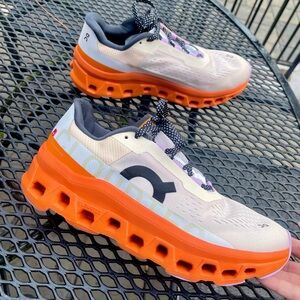 On Running Cloud Monster Sneakers Mens 7 or Women’s 8